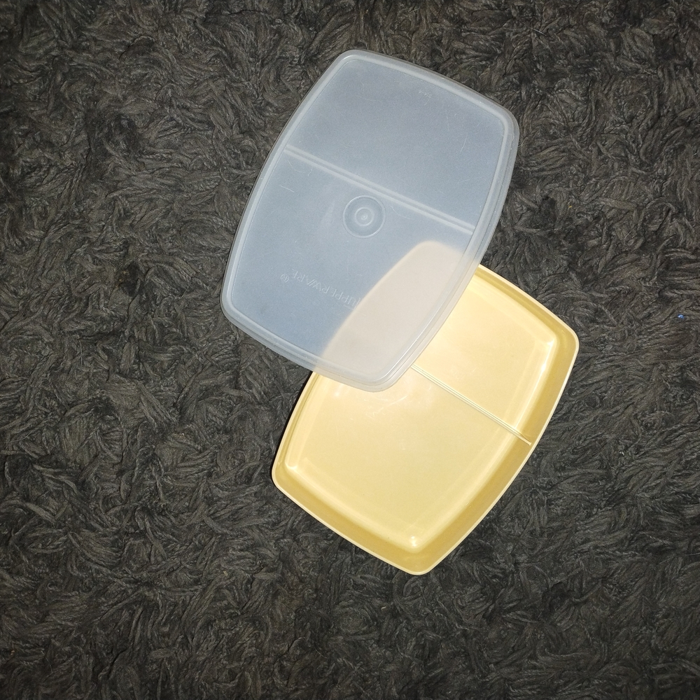 Tupperware Clear Lid with Yellow Base